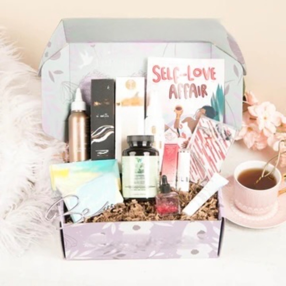Beauty Bundle MYSTERY Box Skin Care, Make Up Hair Care, etc - Picture 2 of 5